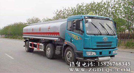 解放小三軸加油車 解放小三軸加油車