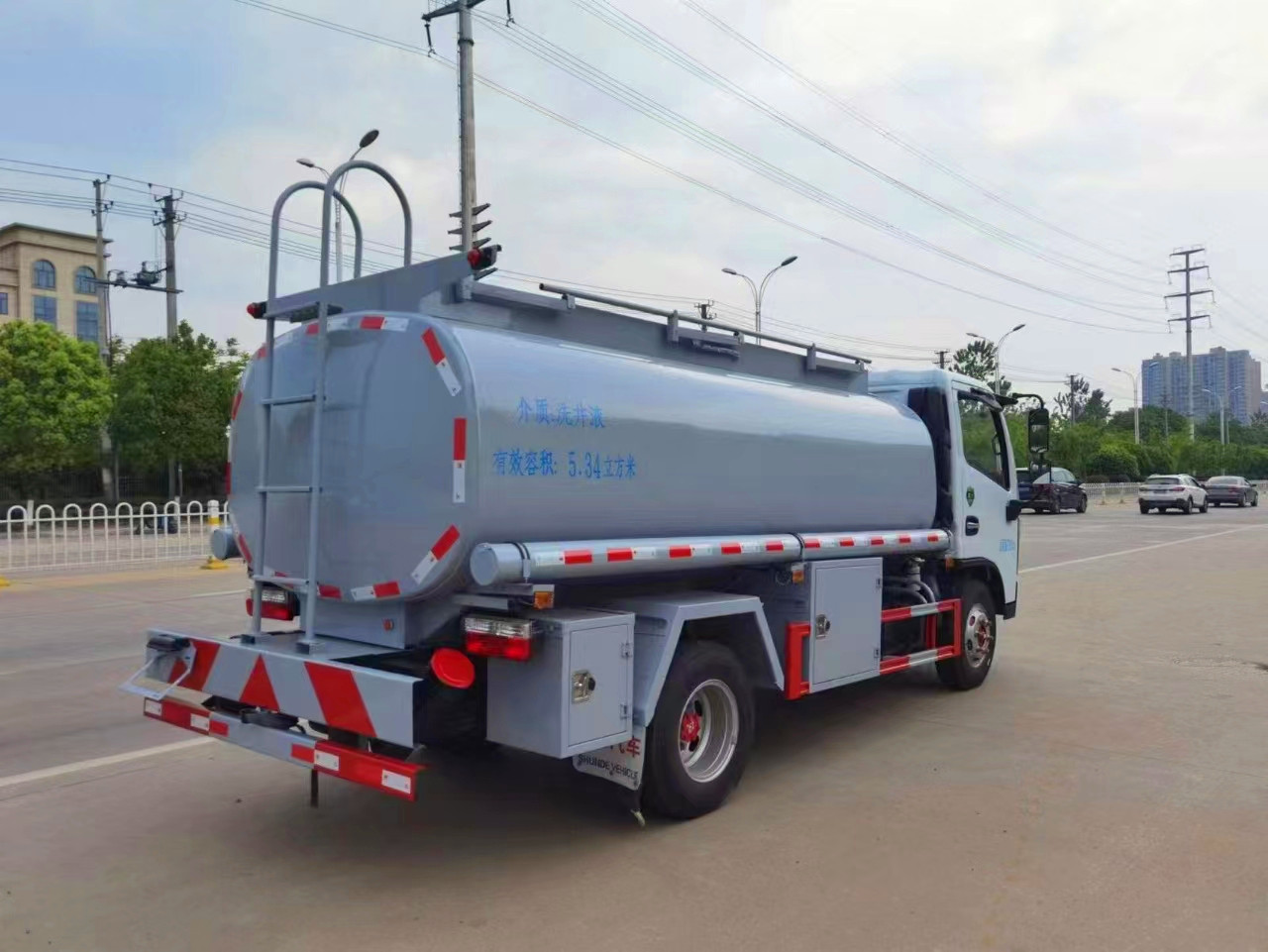 供液車(chē) 供液車(chē)